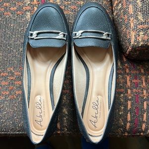 Black comfort flats